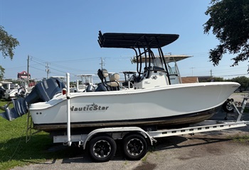 2016 Nauticstar 2102 Legacy Boat